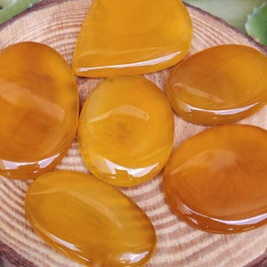Gelber Onyx Cabochon, Gelber Onyx Cabochon Hochwertiger handgefertigter polierter Edelstein für die Herstellung von Schmucksteinen.