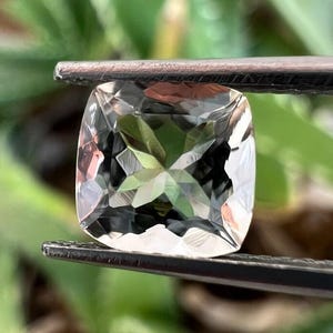 Peach Morganite Gemstone: 1.35 Carat Cushion Cut, 7x7x4 mm