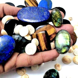 Preço de atacado Lote de ônix preta mista labradorita-lápis-concha de Shiva-olho de tigre Lote de quilograma de pedras preciosas de todos os formatos e tamanhos para fazer joias.