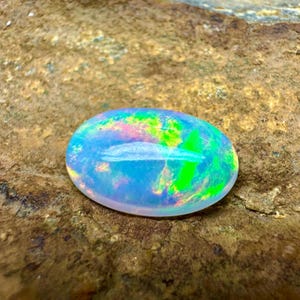 Opale di fuoco etiope naturale, cabochon di opale di fuoco, pietra preziosa sfusa da 2,70 ct, dimensioni: 13x9x2 mm. Opale di fuoco etiope sfuso.