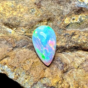 2,60 cts, cabochon d'opale de feu d'Éthiopie, taille - 14 x 9 x 5 mm, opale en vrac, opale multi Fire Cab, opale de feu en vrac.