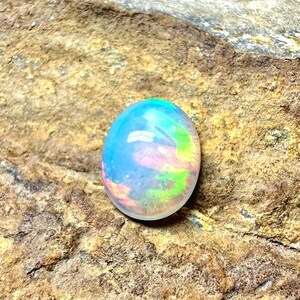 Äthiopischer Feueropal Cabochon, 3,40 Cts Loser Opal Edelstein Größe - 13x10x5 mm Opal Multi Fire Cab, äthiopischer Feueropal Edelstein