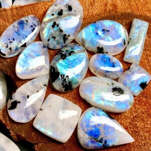 AAA Qualität natürliche weiße Regenbogen Mondstein Cabochons Lot! Mix Form und Größe! Weißer Regenbogen Mondstein natürlicher Mondstein schwarzer Punkt Mondstein