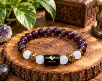 Capricorn Bracelet, Zodiac Bracelet, Capricorn Jewelry, Astrology Bracelet, Garnet Bead Bracelet, White Crystal Bracelet, Zodiac Gift