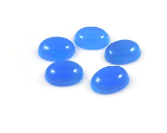 Kaboszon z niebieskiego chalcedonu: kalibrowany owalny kamień szlachetny (5 x 7 mm do 20 x 30 mm)