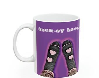 US Sock-sy Love Themed Tasse - Gemütliche Füße mit Herzsocken Kaffeetasse - Perfektes Geschenk für Sockenliebhaber und gemütliche Abende (11oz)