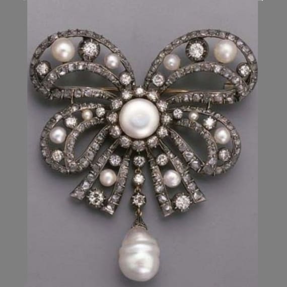 Classic brooch deals