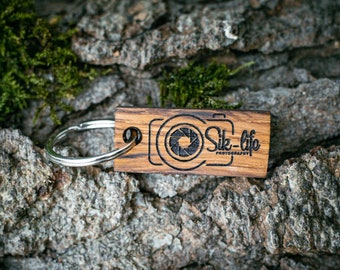 Customizable keychain made of recycled wood (rustic oak)