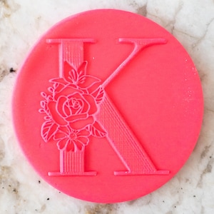 Alfabeto floral Letra K POPup Embosser Sello Fondant Cake Decorating Icing Cupcakes Cookie Biscuit Stencil