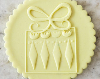 Present with Bow POPup Embosser Cookie Biscuit Stamp Fondant Cake Decorating Icing Cupcakes Stencil Christmas