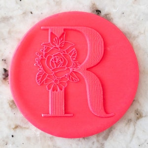 Alfabeto floral Letra R POPup Embosser Sello Fondant Cake Decoración Glaseado Cupcakes Galleta Galleta Stencil