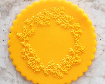 Ditsy Wreath Biscuit Cookie POPup Embosser Stamp Fondant Cake Decorating Icing