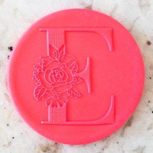 Alfabeto floral Letra E POPup Embosser Sello Fondant Cake Decoración Glaseado Cupcakes Galleta Galleta Stencil