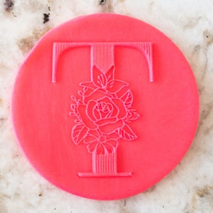 Alfabeto Floral Letra T POPup Embosser Sello Fondant Cake Decoración Glaseado Cupcakes Galleta Galleta Stencil