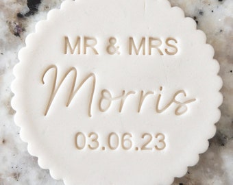 AANGEPASTE namen heer en mevrouw met datum 3 koekjesstempel (past op M&S) Gepersonaliseerde fondant taart decoreren glazuur Cupcakes stencil bruiloft