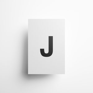 Helvetica Carta J Impresión / Blanco y Negro Minimalista