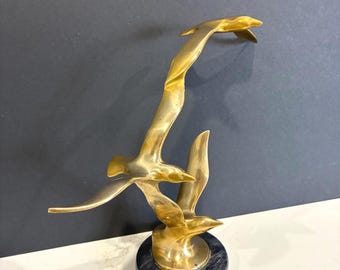 Escultura vintage de gaviotas en vuelo / Adornos de escritorio / Detalles de latón de mediados de siglo