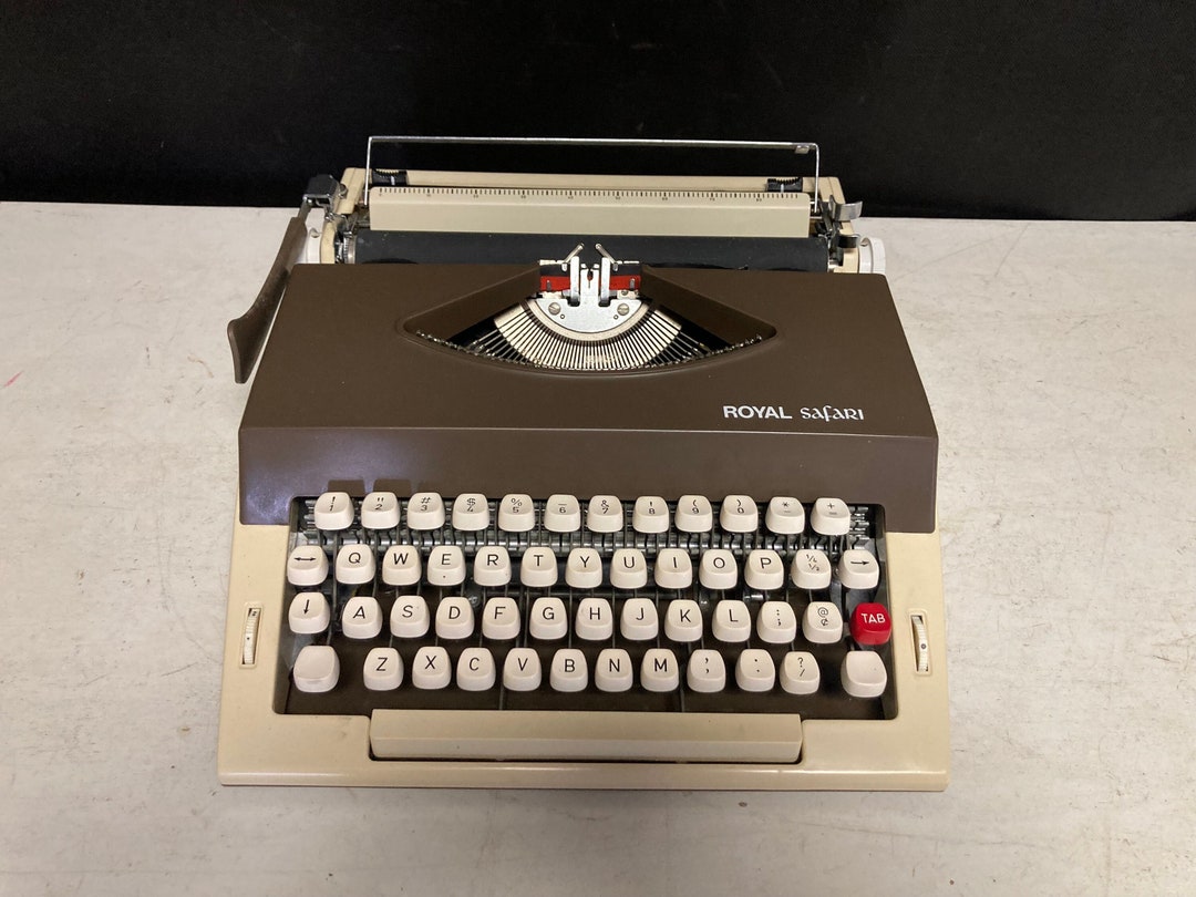Vintage Royal Safari Typewriter With Case - Etsy