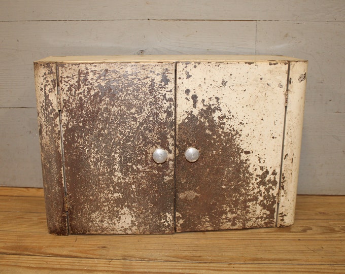 Vintage Rusty Medicine Architectural Salvage House Restoration Farmhouse Decor Etsy