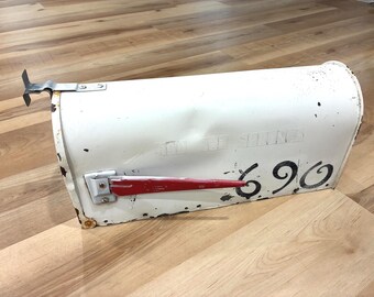 Vintage Backroad Mailbox | Farmhouse Mailbox | Steel City Corp | Youngstown Ohio | Rustic Wedding Decor | Letters to Santa