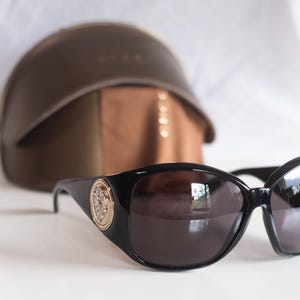 Rare Gucci woman sunglasses perfect condition with original box - Luxury woman sunglasses Gucci black vintage rare to find