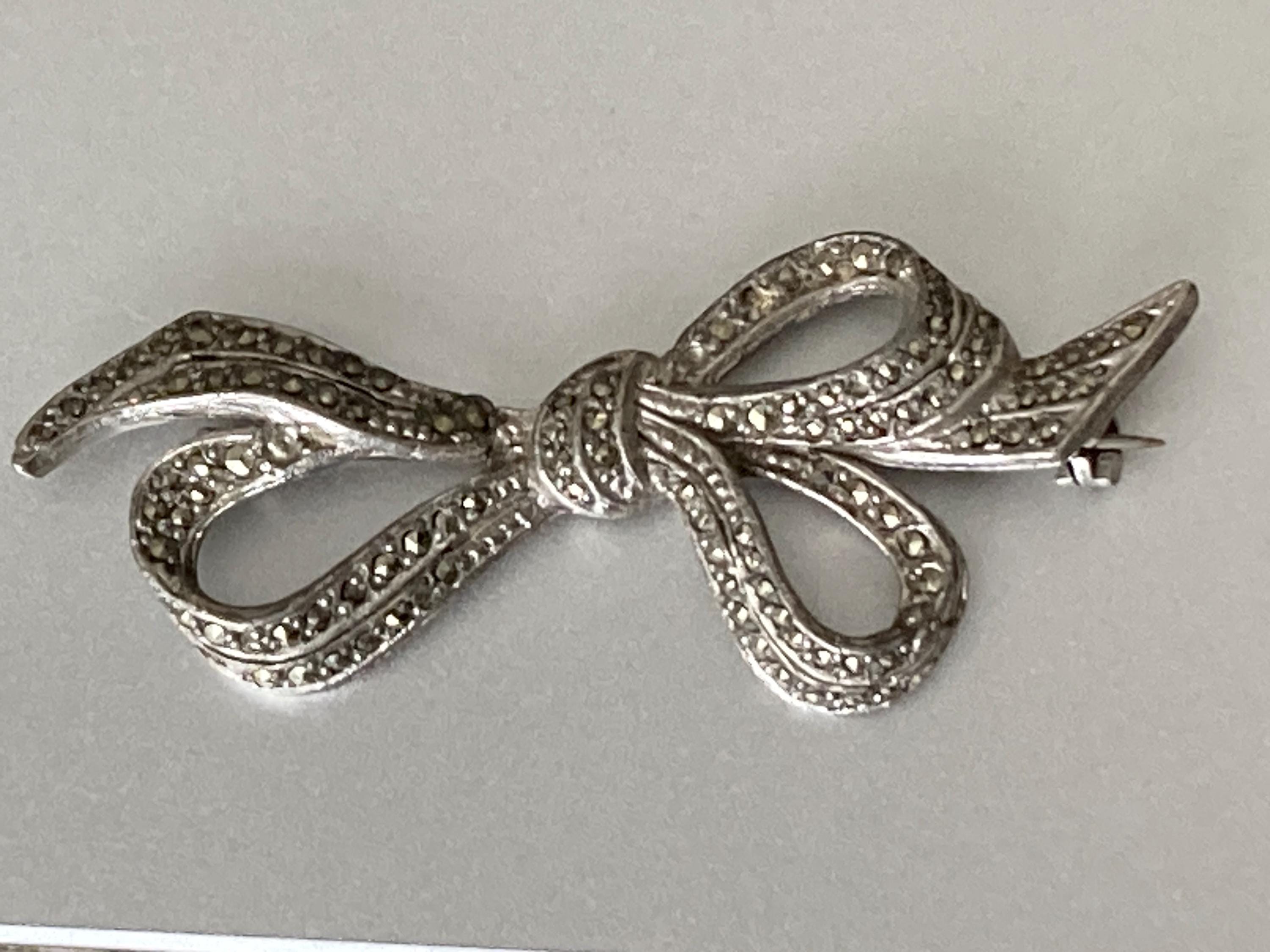 Broche Ancienne En Argent 800 - Forme Nœud Avec Marcassites - Bon état D'usage