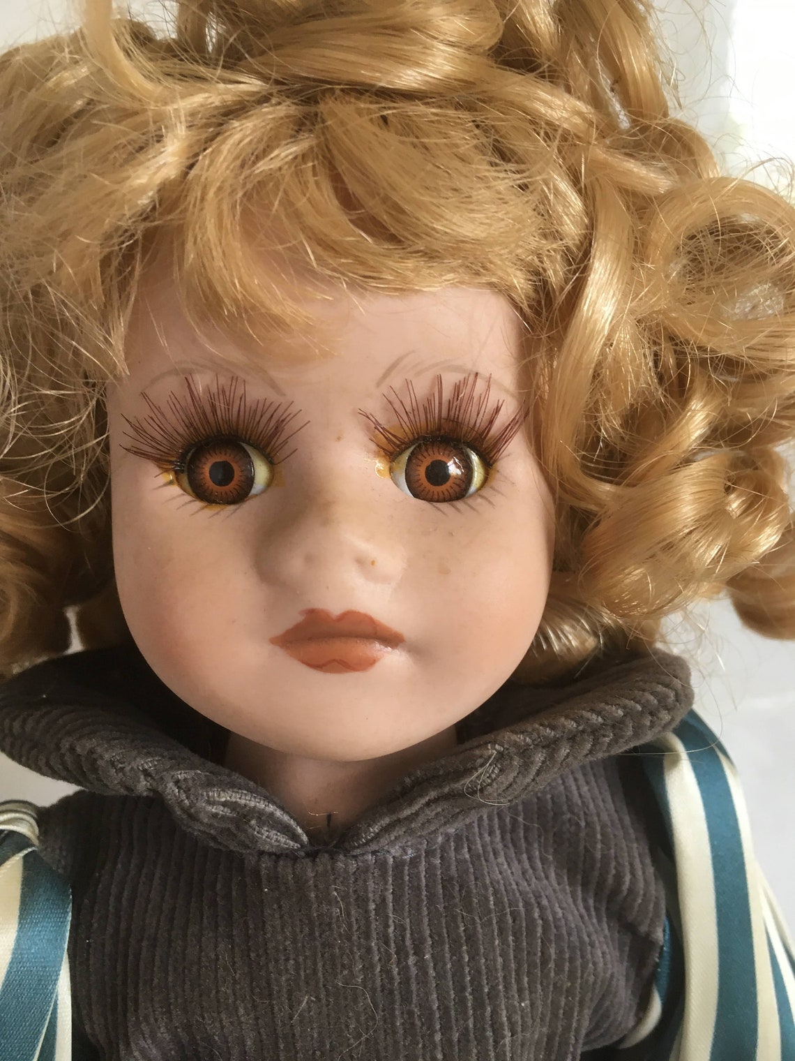 Grande Poupée En Porcelaine Vintage Années 70 - 40 Cm - Céramique Et Dentelle