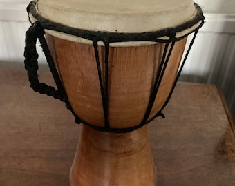 Djembé africain fait main, instrument de musique à percussion, tambour c 1960