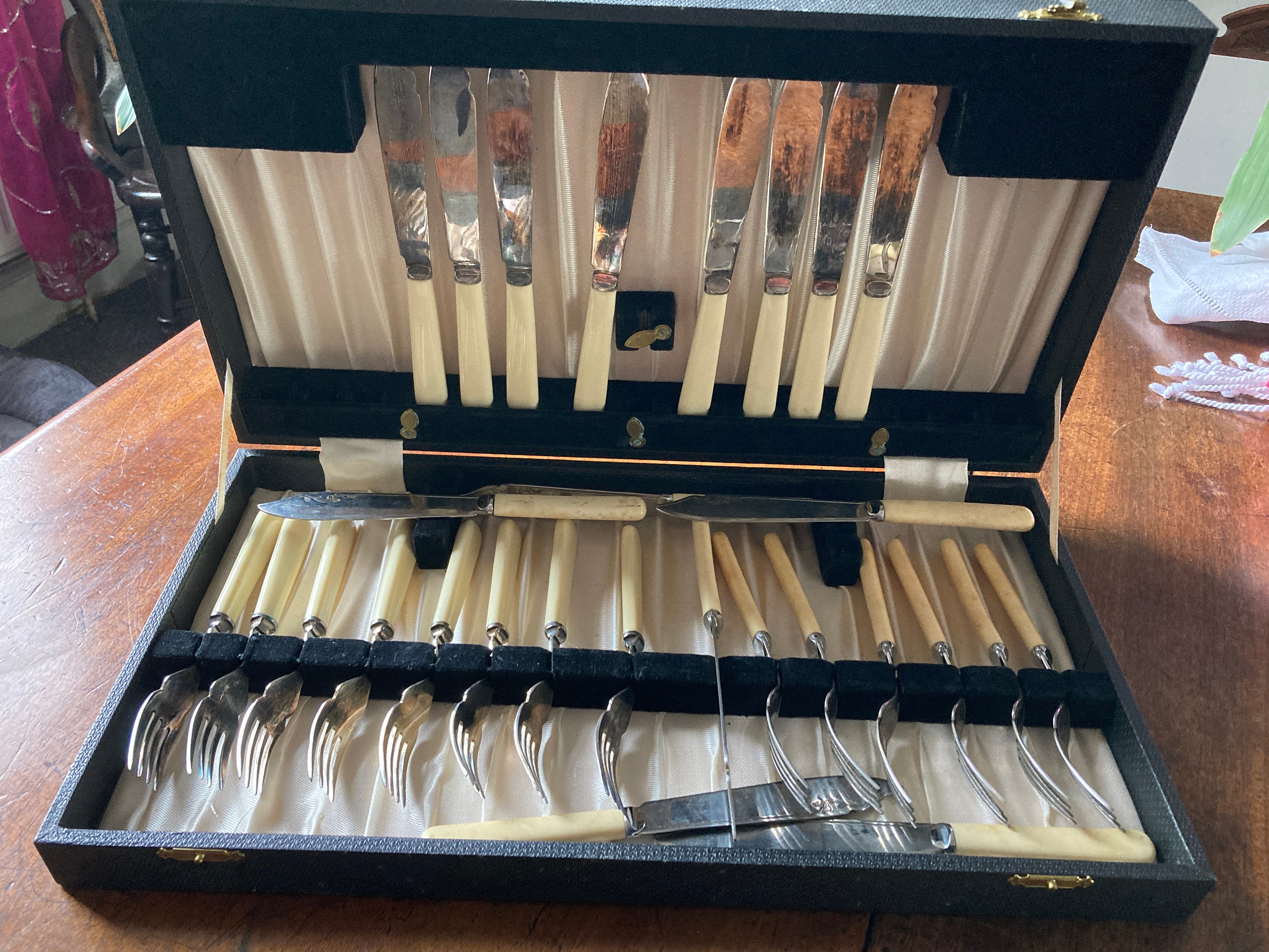 boldworks Silverware Storage Box Flatware Storage Case Silverware Box Dual Tone Wooden Silverware Case with Drawer and Tarnish Proof Felt Lining to Store
