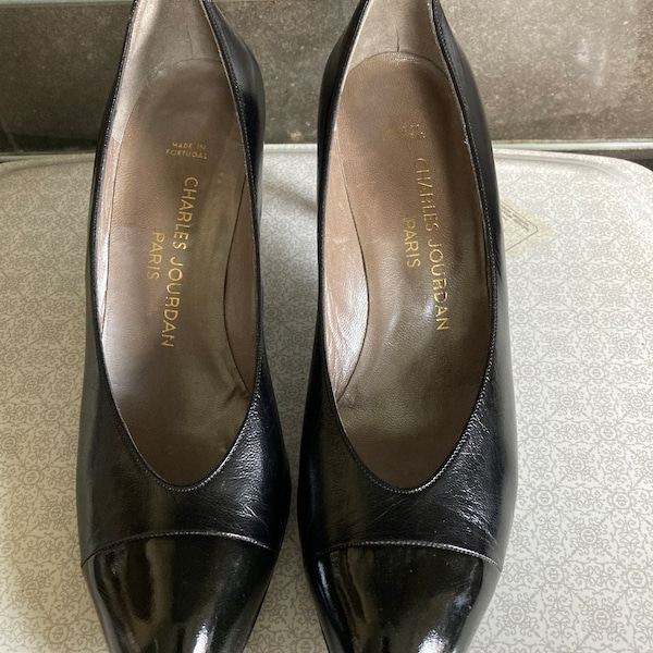 vintage Ladies Shoes Fabulous Rare Black Leather Heels Orteils en cuir verni - talons Hardly Worn Leather lining + Leather Soles c 1960