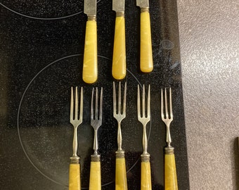 Vintage Bakelite Cutlery Gorgeous Very Rare Collectible Yellow Butterscotch Bakelite 5 Forks 3 Spreaders Slicers  c 1930 Flatware Silverware
