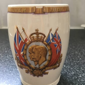 George V & Queen Mary Silver Jubilee Vase Coronation Mug Commemoration Ware