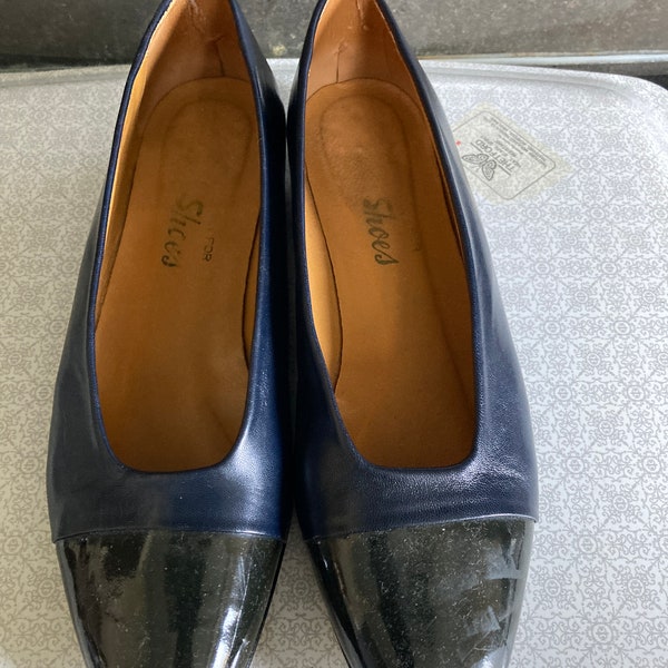 Vintage Shoes Ladies Navy Blue Leather Black Patent Toes & Heels 1960 UK 5 EU 38 US 7