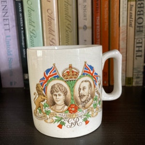 Silver Jubliee Mug George V & Queen Mary 1910 - 1935 Commemoration Ware