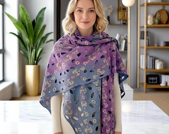 Scialle in lana infeltrita – Sciarpa fatta a mano con ricamo – Elegante confezione regalo