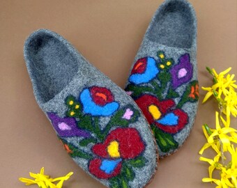 Handmade Custom Felted Wool Slippers, Boiled Wool Flowers Slippers, Women Sizes US 4-11/ EU 34-41