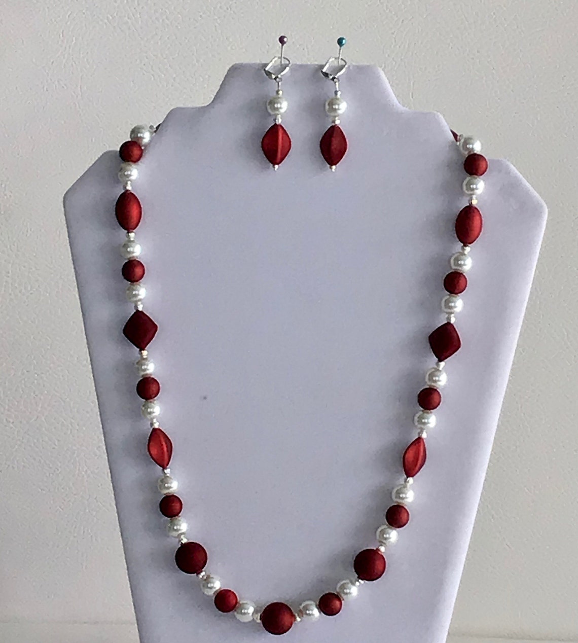 Red and White Pearl Necklace | Etsy