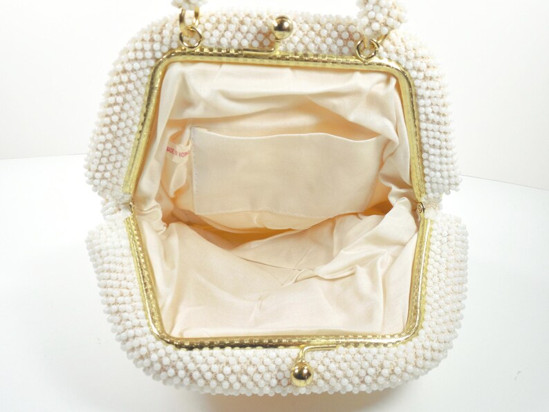 Mid Century 50s 60s White Seed Beads Pastel Blue Pink Yellow Green Beads Hand Beaded Gold Kiss Lock Closure Purse Handbag Beaded Top Handle afbeelding 9