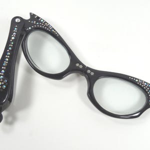 Vintage Lorgnette Cat Eye Folding Magnifying Opera Glasses Black Lucite MCM 50\'s Vintage cat eye opera - Gem main image 2