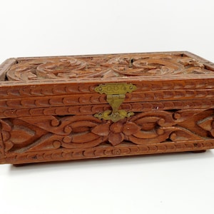 Hand Carved Wood Wooden Footed Hinged Lid Lidded Jewelry Box Trinket Keepsake Memories Storage Box Rectangular Scroll Floral Flower Design