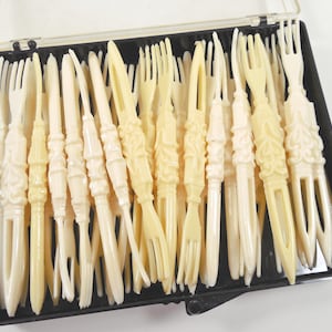 Mid Century MCM 1950&#39;s 1960&#39;s Cocktail Appetizer Condiment Plastic Picks Forks White Ivory Plastic Embossed Scroll Design 40 Count Reusable