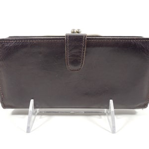 Coach Continental Cartera de chequera de cuero marrón con cierre de beso Correa plegable Cierre a presión Ranuras para tarjetas Monedero con cierre de beso de metal dorado Parte posterior