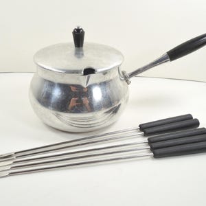 Puralum Italy Aluminum Sauce Pot Pan Saucepan Fondue Pot Warming Pot Gravy Pan Pot Saucier Pot Pour Spout Lidded Side Handle 5 Fondue Forks