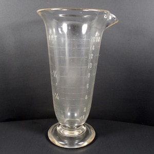 Apothecary Chemist Pharmacist Whitall Tatum Co. Glass Beaker 1 Pint 16 ozs. Ounces Pedestal Footed Pour Spout Raised Number Measurements