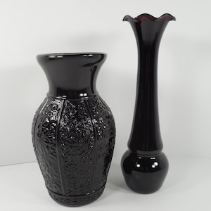 Art Deco LE Smith Glass Black Amethyst Embossed Flowers Floral Panels Glass Vase And Black Amethyst Scallop Fluted Edge Bud Vase Set 2 Two