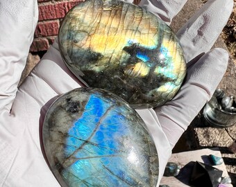 Piedras de palma de labradorita de calidad AA: cristales protectores para el altar y la meditación. Piedras de labradorita para la atención plena y la protección.