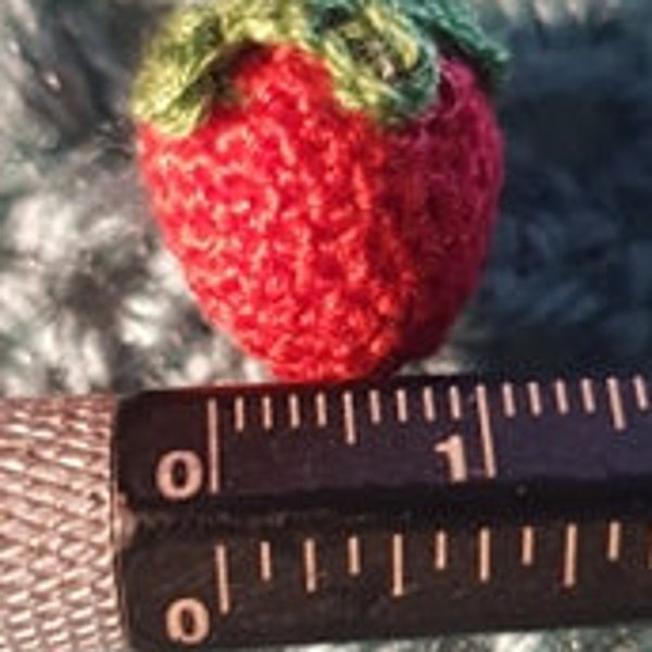 MUST HAVE micro amigurumi strawberry pattern