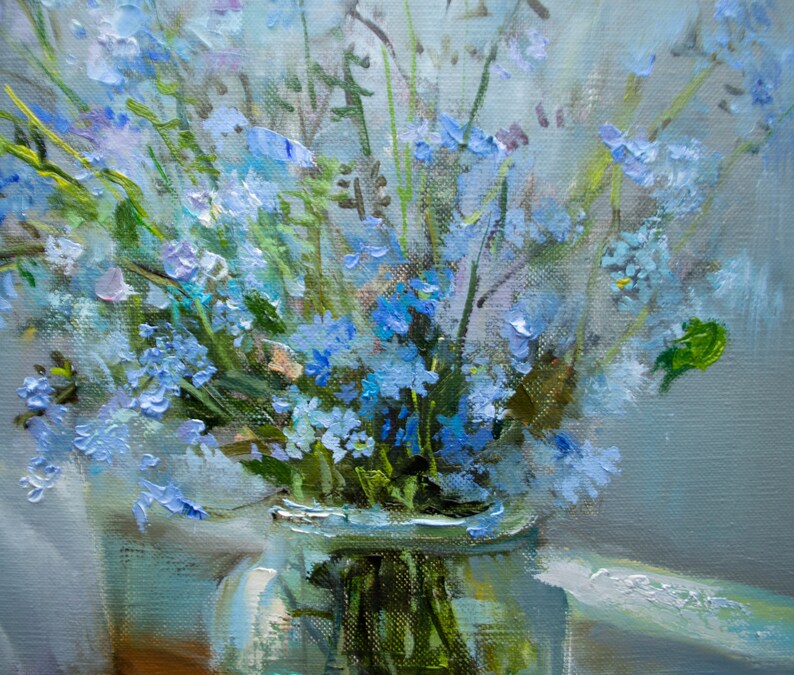 Vase de fleurs sauvages, peinture originale à l'huile de fleurs bleu clair, bouquet de nature morte myosotis par Gita Dinbire, cadeau d'art impressionniste image 2