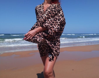 Kimono con estampado de leopardo, kimono, kimono boho, kimono de playa, bata de kimono de gran tamaño, bata holgada, cubierta de playa, cubierta de natación