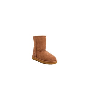 Kurze Stiefel mit Kamelfellfutter